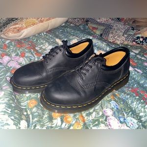 Dr. Martens 8053 lace-up Oxford shoe (unisex)